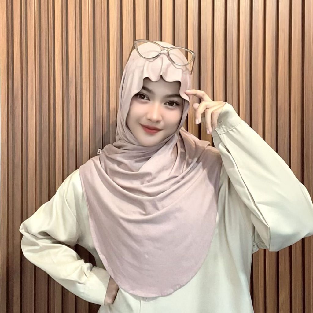 Hanania Hijab Lavia Hijab Instan Bergo Meleyot Plus Inner 2In1 Size L Kaos Rayon Cooltech